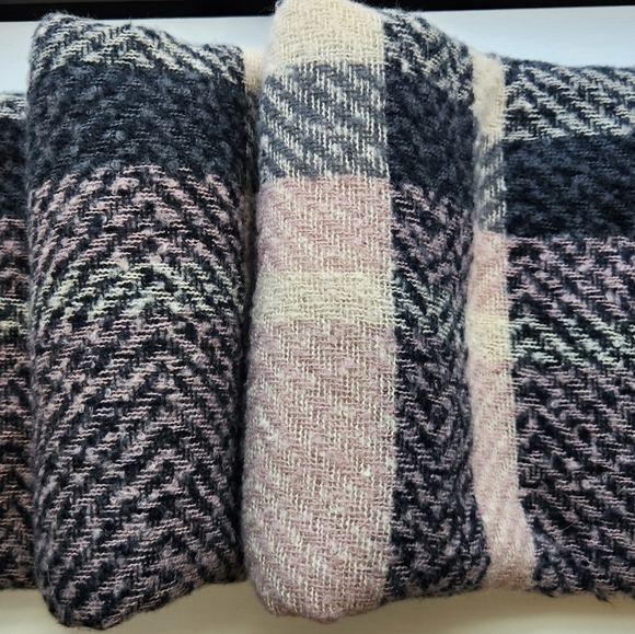 WRAP SCARF Unbranded Pink, black, tan and blue 56"×56" Excellent condition - Picture 2 of 4